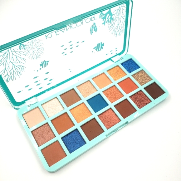 Face makeup browns,nudes,blues eyeshadow palette. - Picture 2 of 12